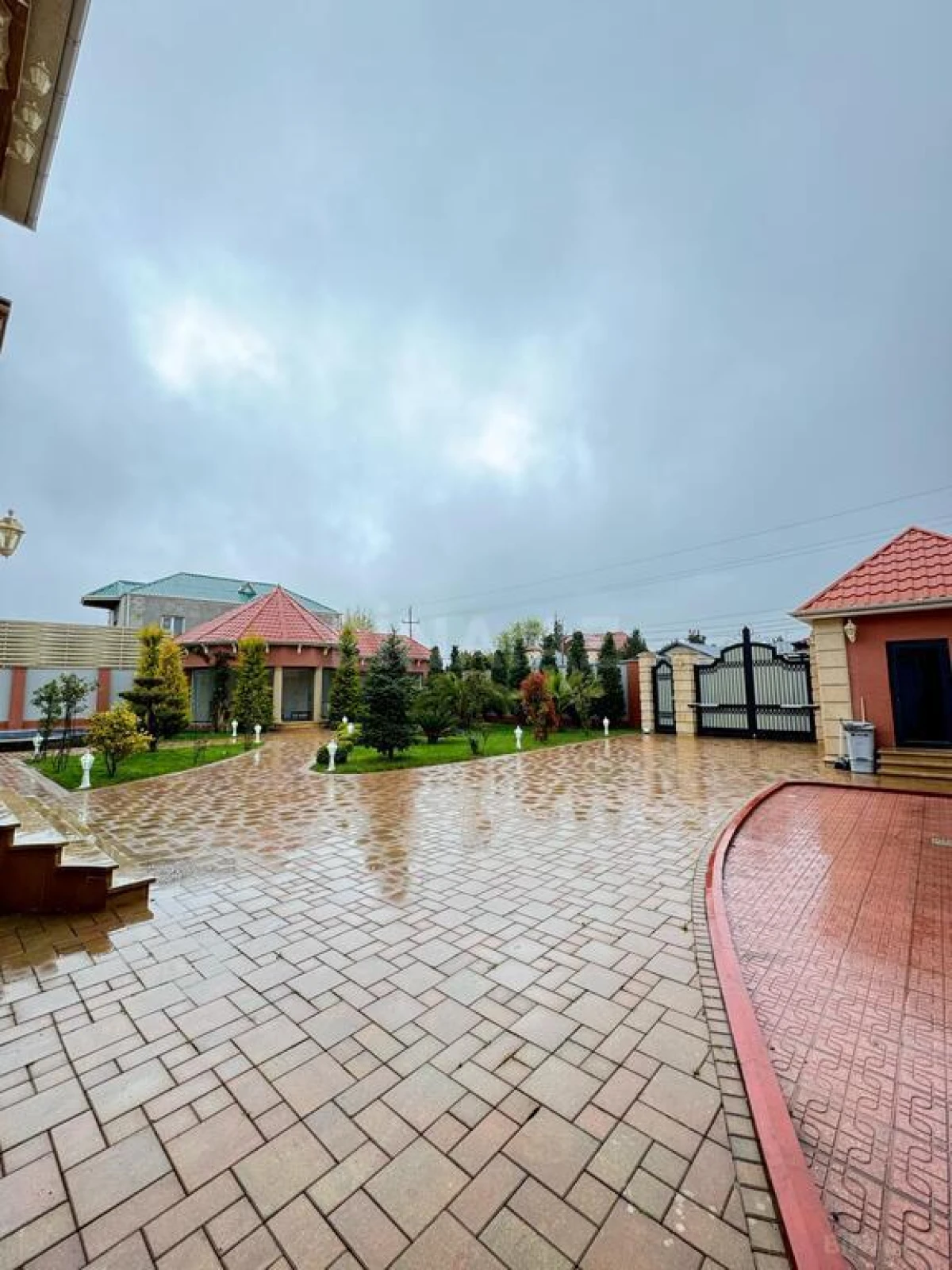 Satılır 7 otaqlı həyət evi 500 m²