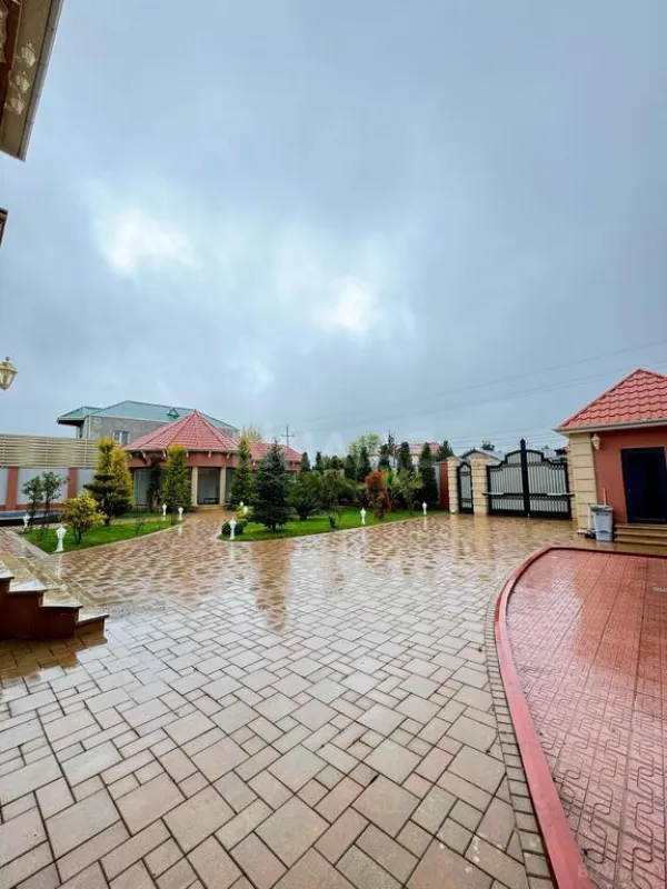 Satılır 7 otaqlı həyət evi 500 m²