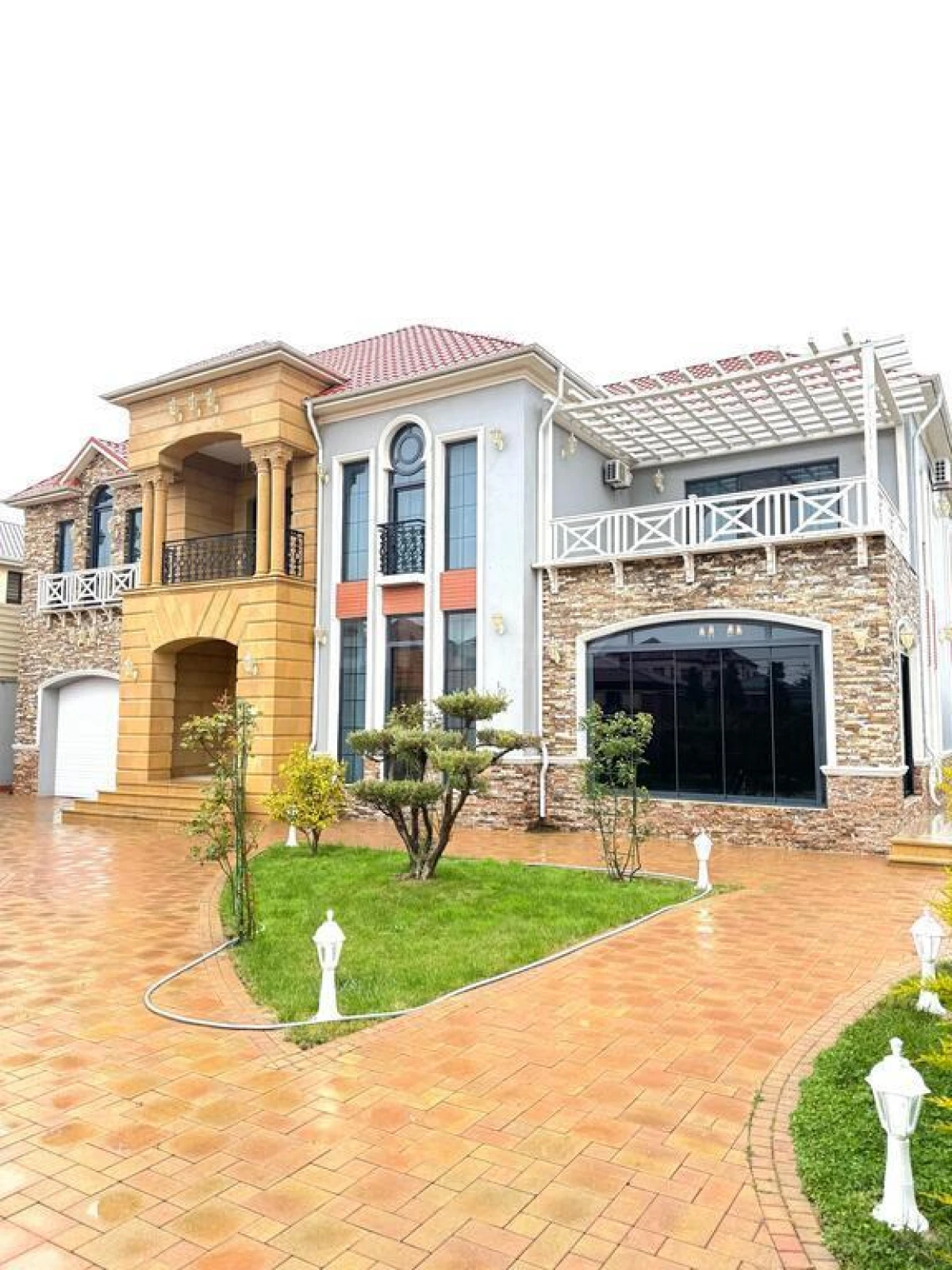 Satılır 7 otaqlı həyət evi 500 m²