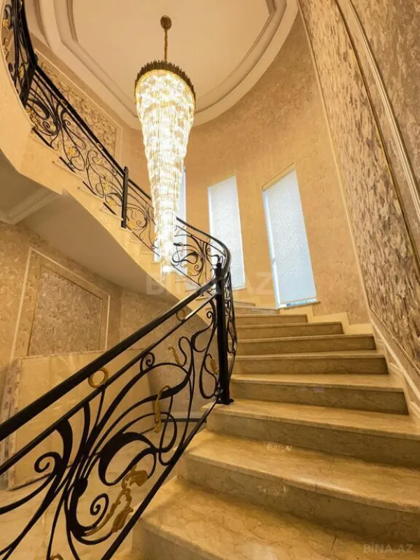 Satılır 7 otaqlı həyət evi 500 m²