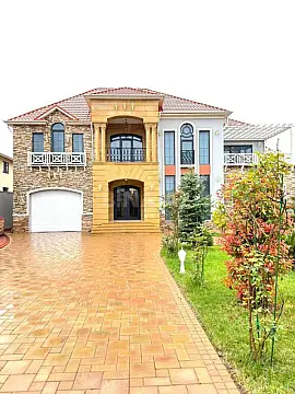 Satılır 7 otaqlı həyət evi 500 m²