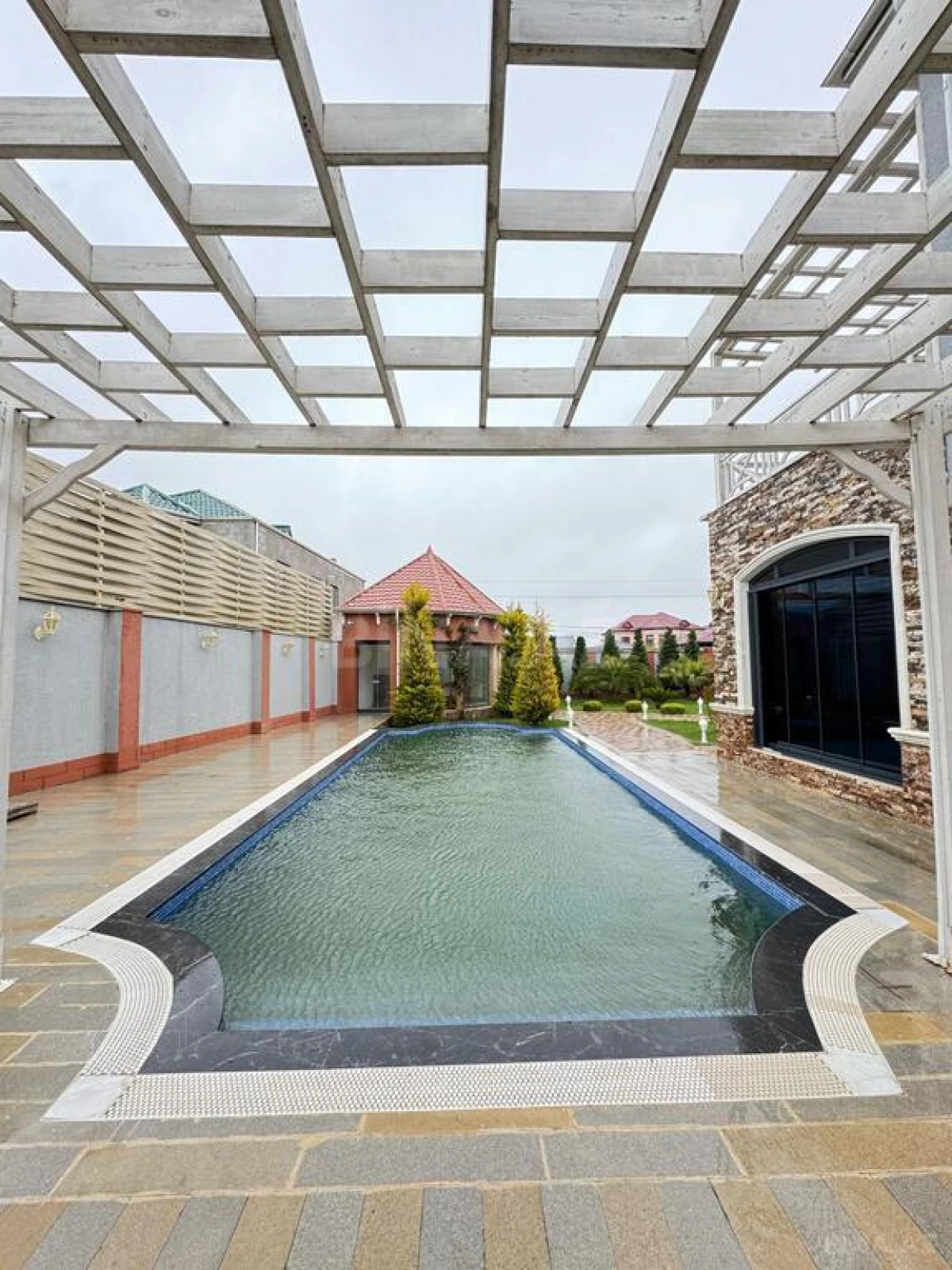 Satılır 7 otaqlı həyət evi 500 m²