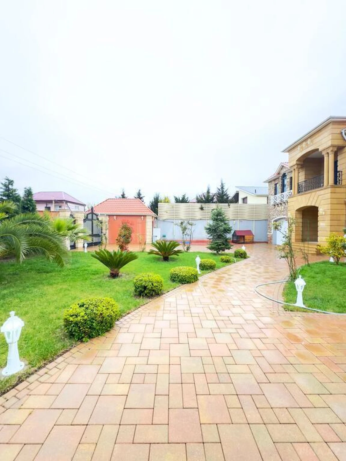 Satılır 7 otaqlı həyət evi 500 m²