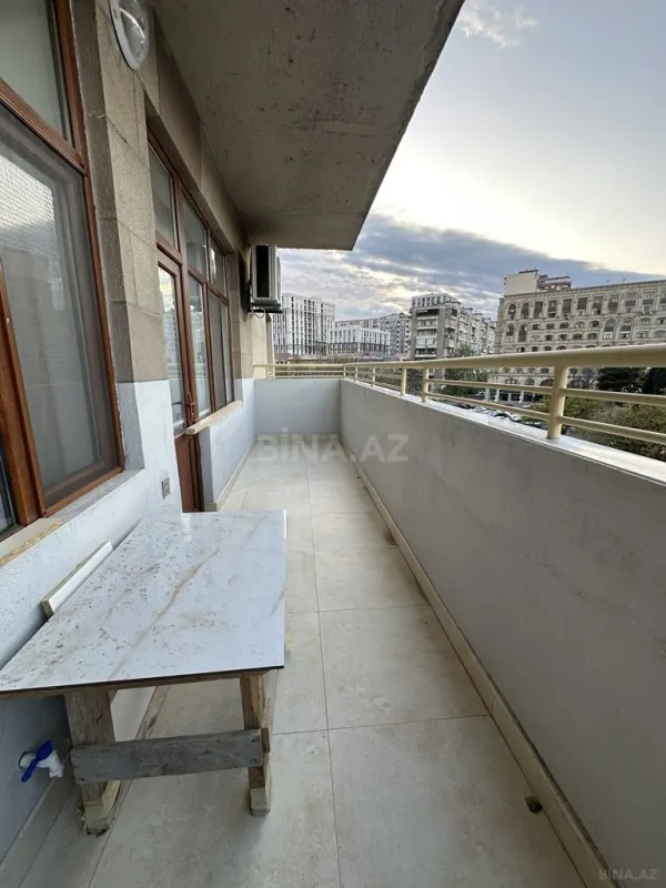 Kirayə verilir 4 otaqlı mənzil 190 m²