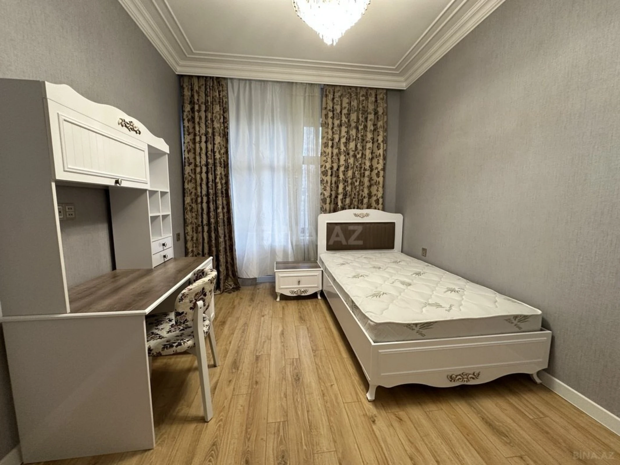 Kirayə verilir 4 otaqlı mənzil 190 m²
