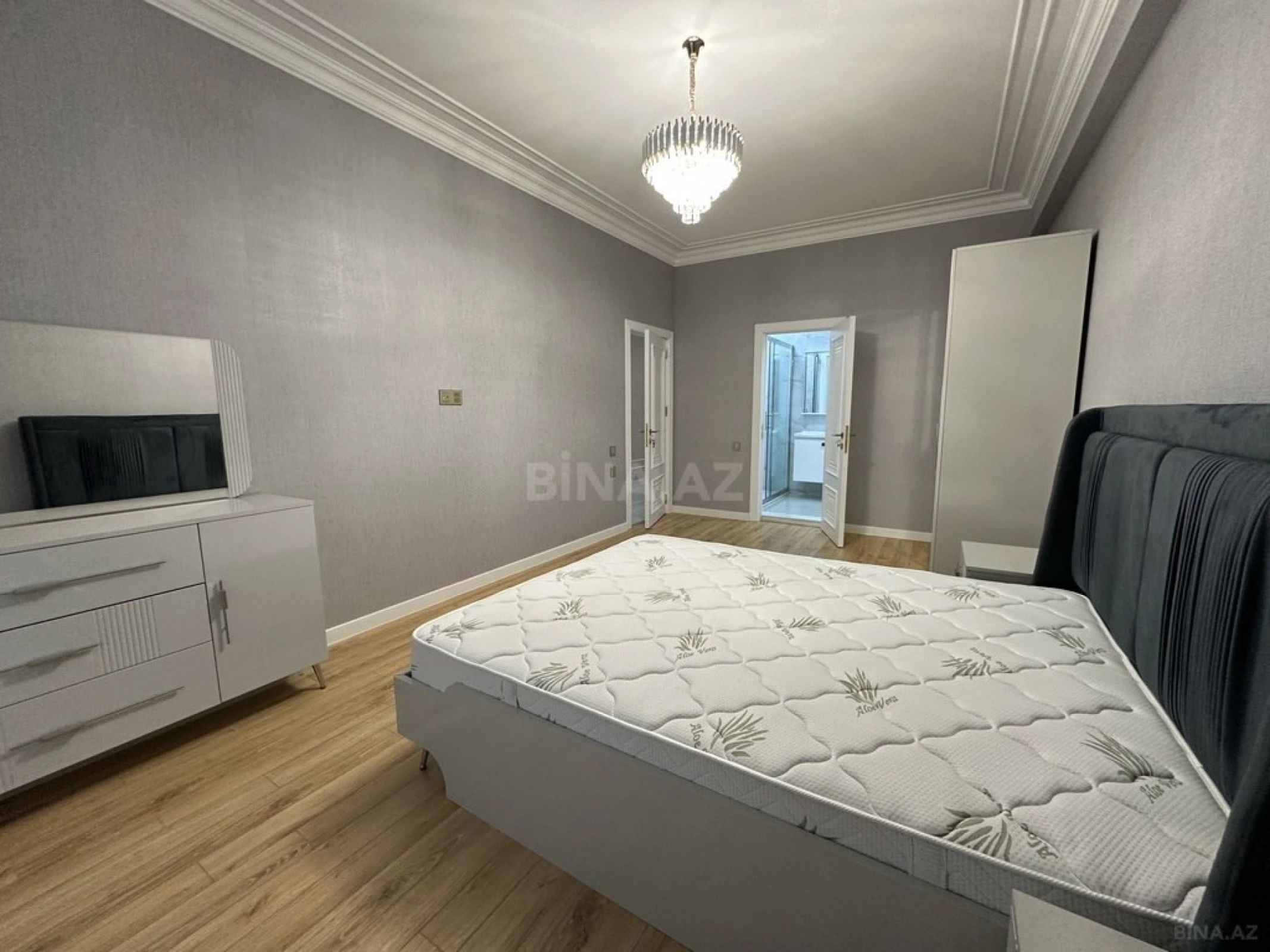 Kirayə verilir 4 otaqlı mənzil 190 m²