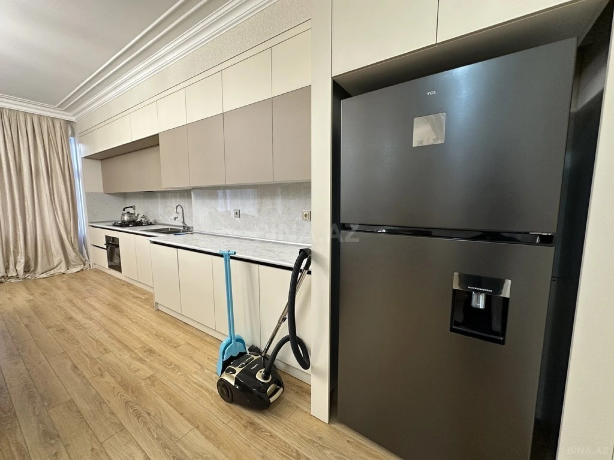 Kirayə verilir 4 otaqlı mənzil 190 m²