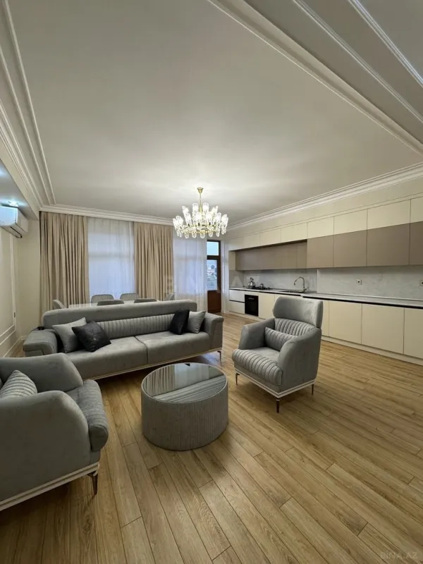 Kirayə verilir 4 otaqlı mənzil 190 m²