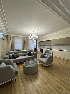 Kirayə verilir 4 otaqlı mənzil 190 m²