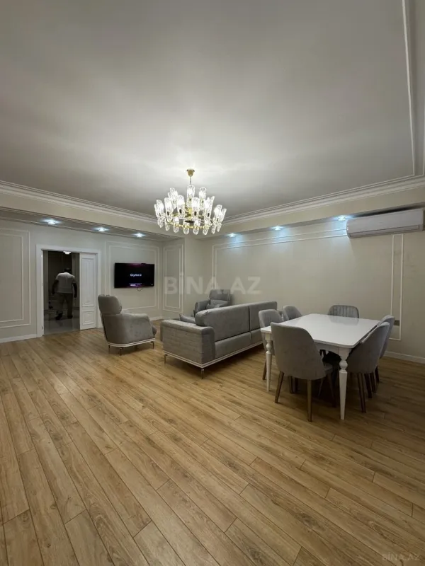 Kirayə verilir 4 otaqlı mənzil 190 m²