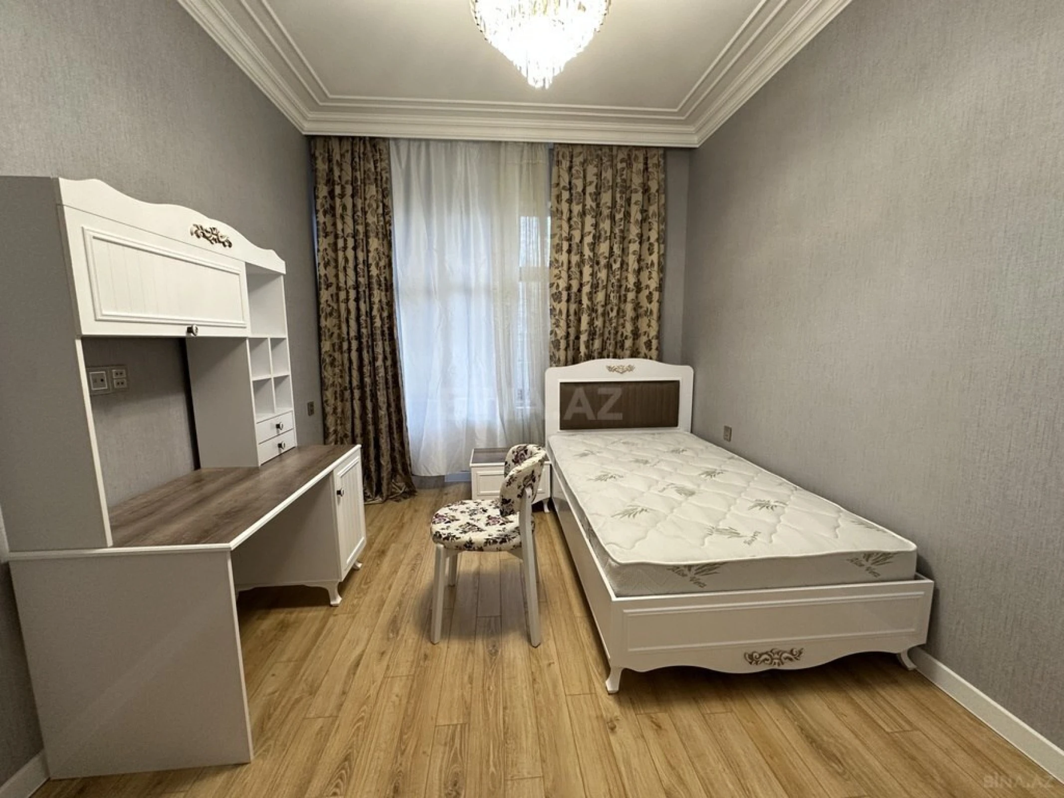 Kirayə verilir 4 otaqlı mənzil 190 m²