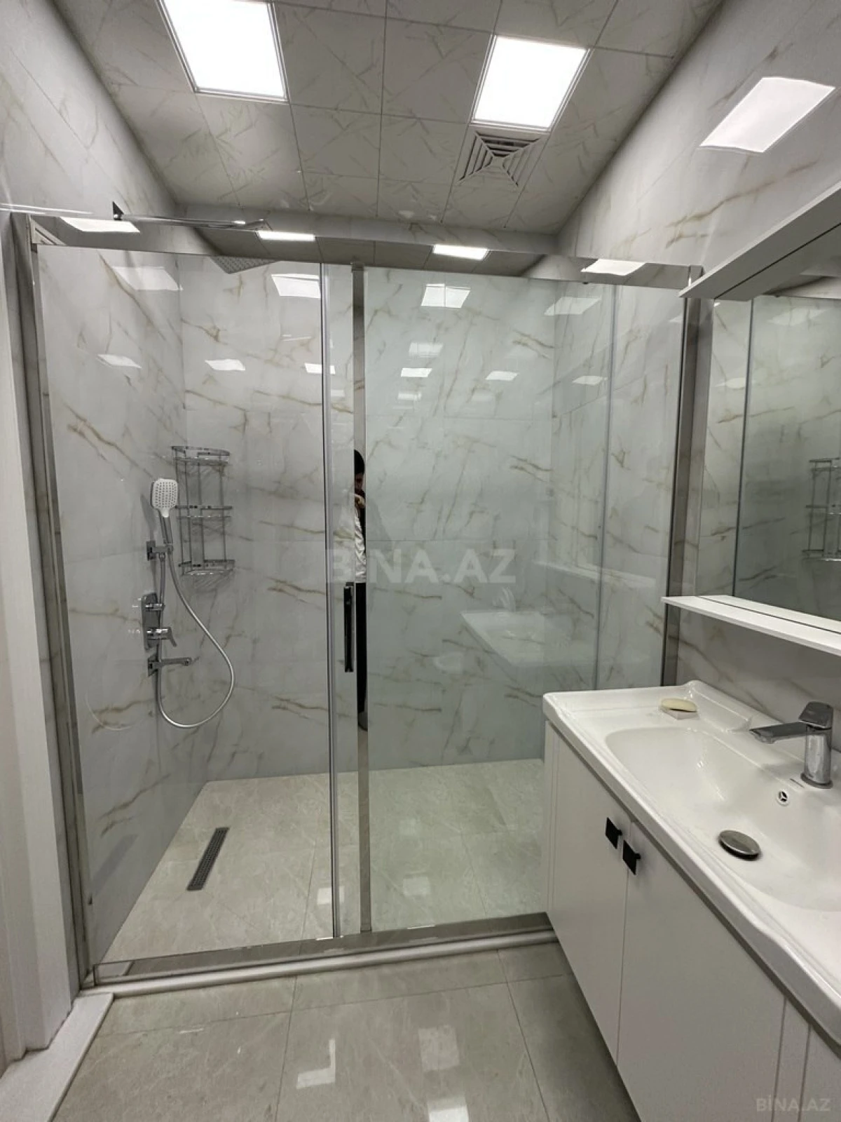 Kirayə verilir 4 otaqlı mənzil 190 m²