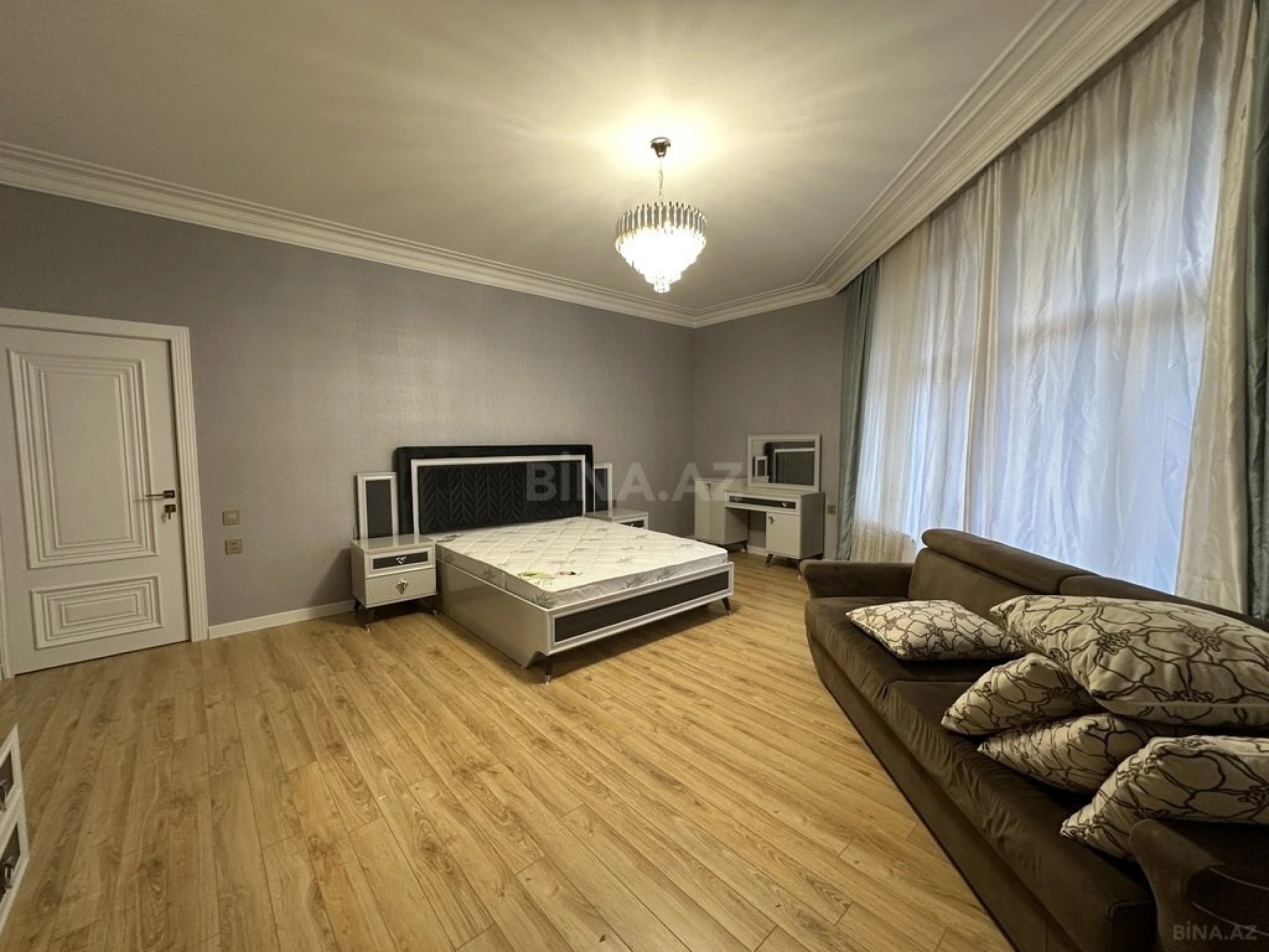 Kirayə verilir 4 otaqlı mənzil 190 m²