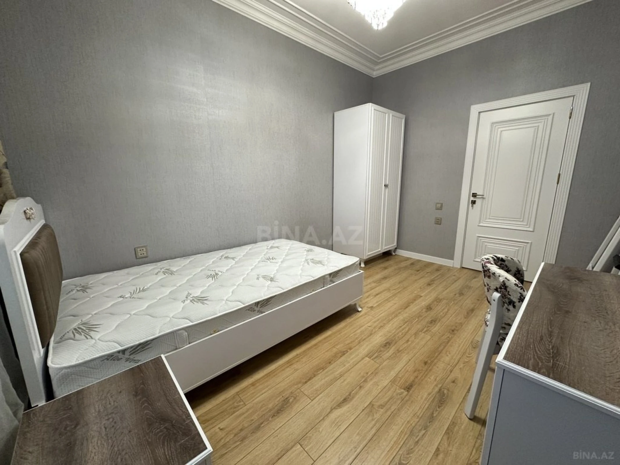 Kirayə verilir 4 otaqlı mənzil 190 m²