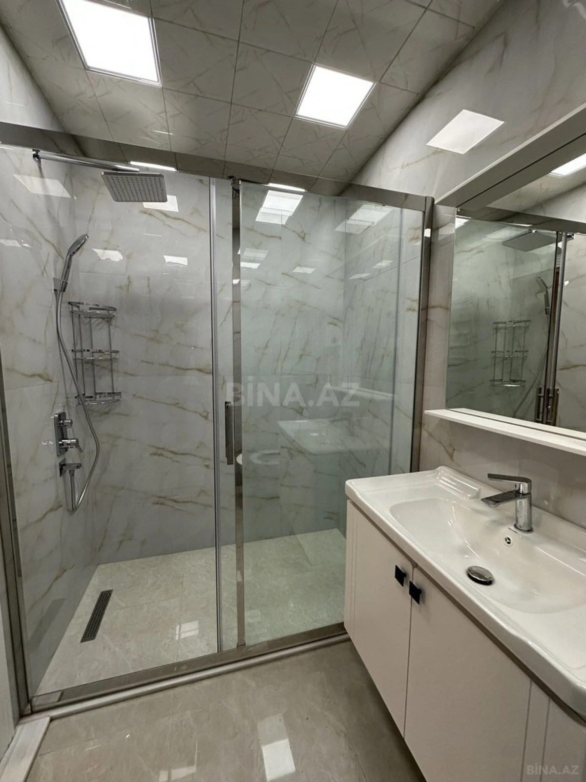 Kirayə verilir 4 otaqlı mənzil 190 m²