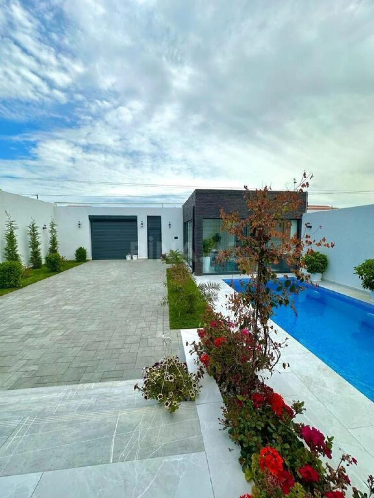 Kirayə verilir 4 otaqlı həyət evi 240 m²