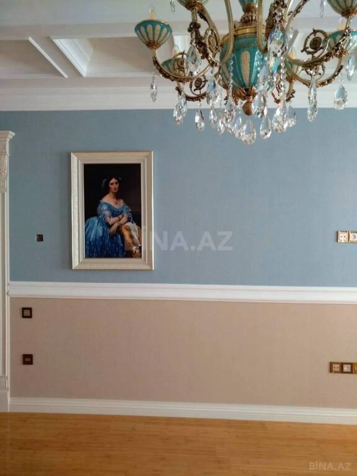 Satılır 4 otaqlı mənzil 240 m²