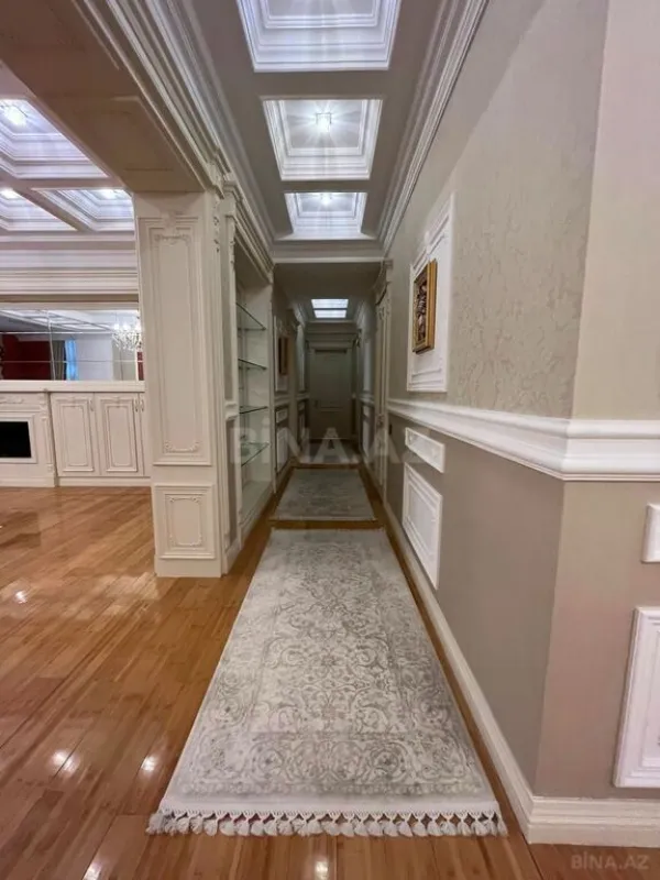 Satılır 4 otaqlı mənzil 240 m²