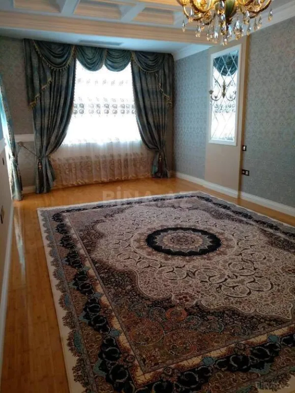 Satılır 4 otaqlı mənzil 240 m²