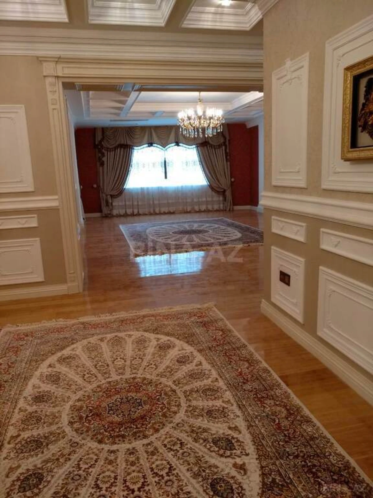 Satılır 4 otaqlı mənzil 240 m²