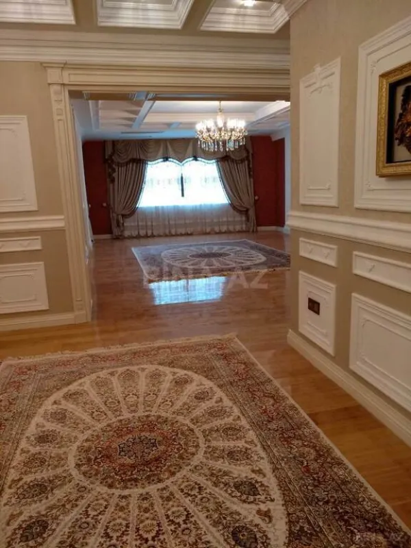 Satılır 4 otaqlı mənzil 240 m²