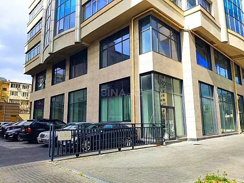 Satılır 4 otaqlı mənzil 240 m²