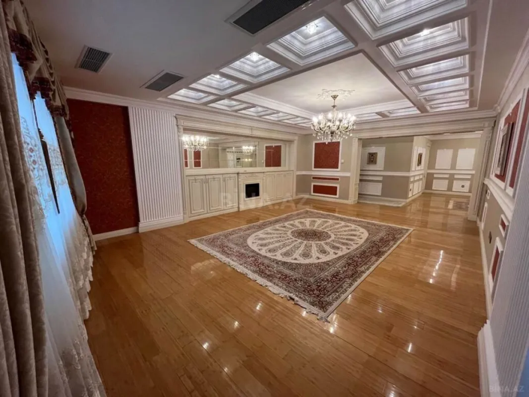 Satılır 4 otaqlı mənzil 240 m²