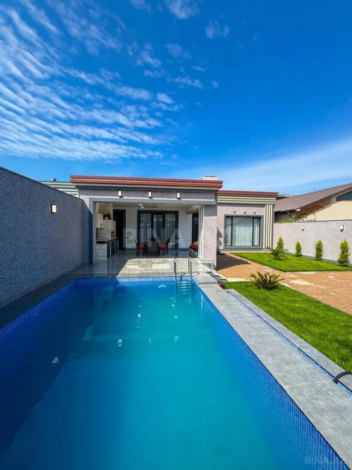 Satılır 4 otaqlı həyət evi 180 m²