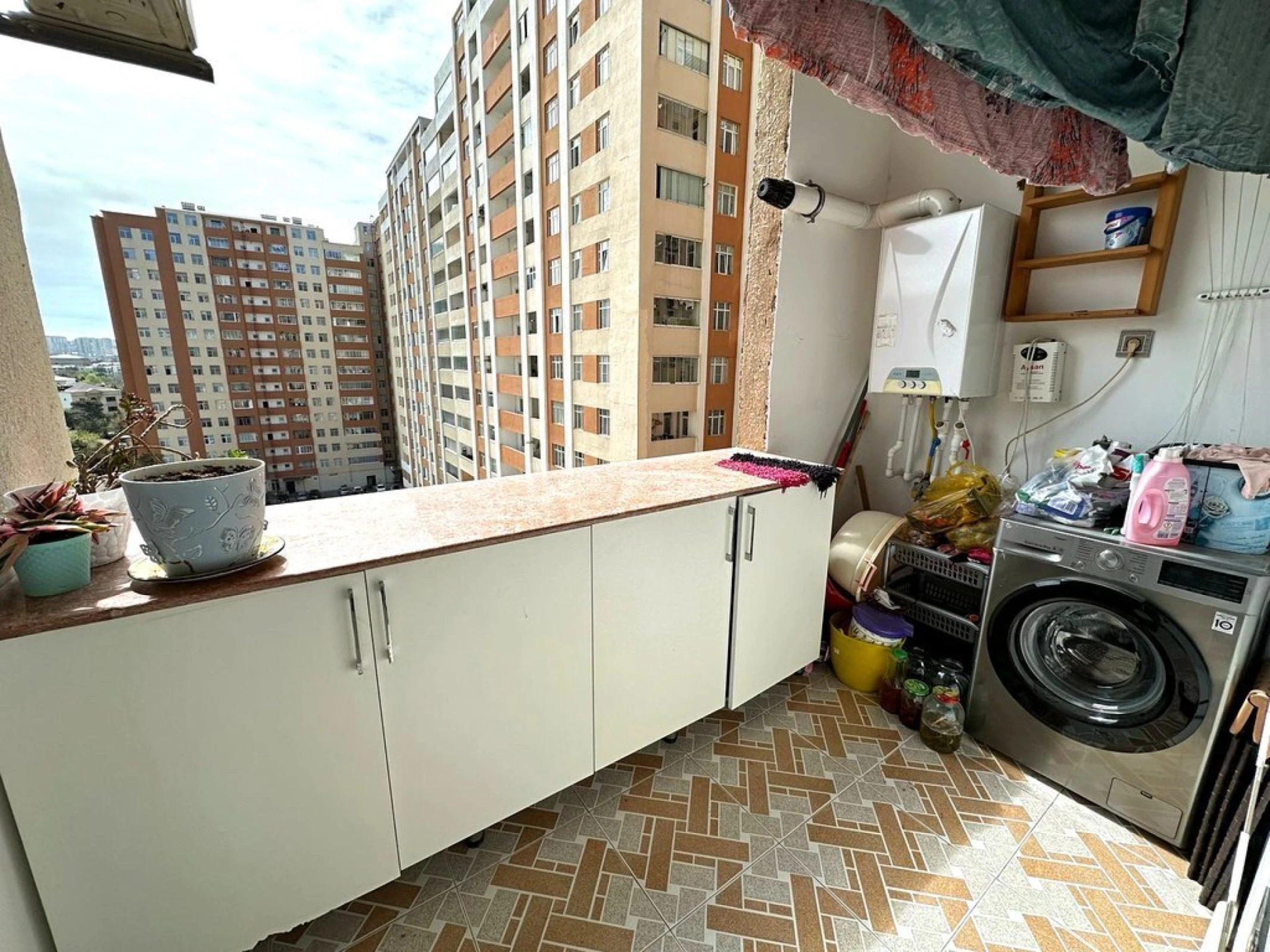 Satılır 2 otaqlı mənzil 64 m²