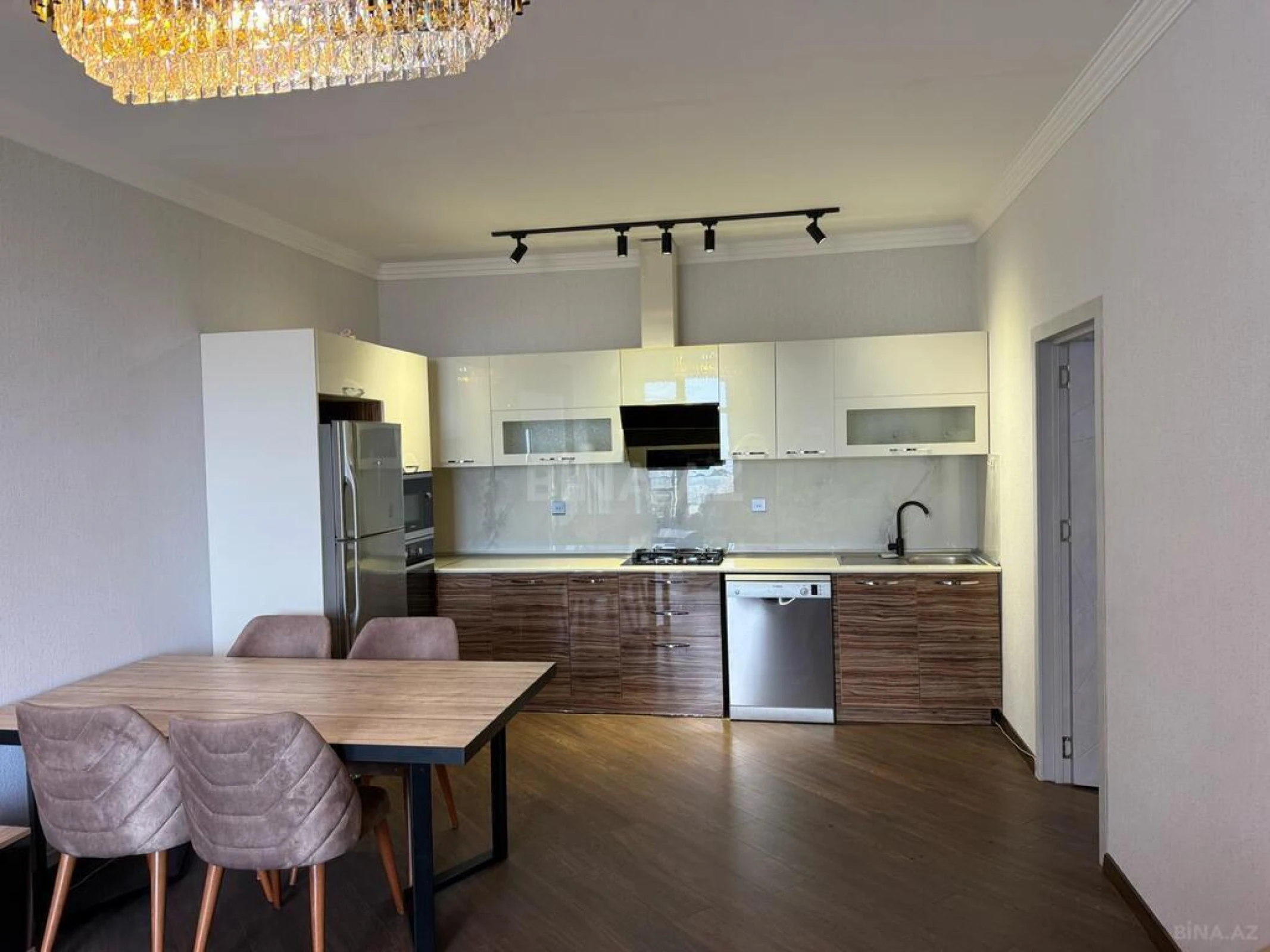 Kirayə verilir 3 otaqlı mənzil 120 m²