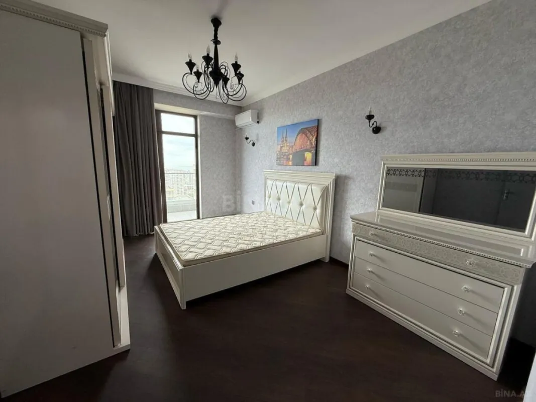 Kirayə verilir 3 otaqlı mənzil 120 m²