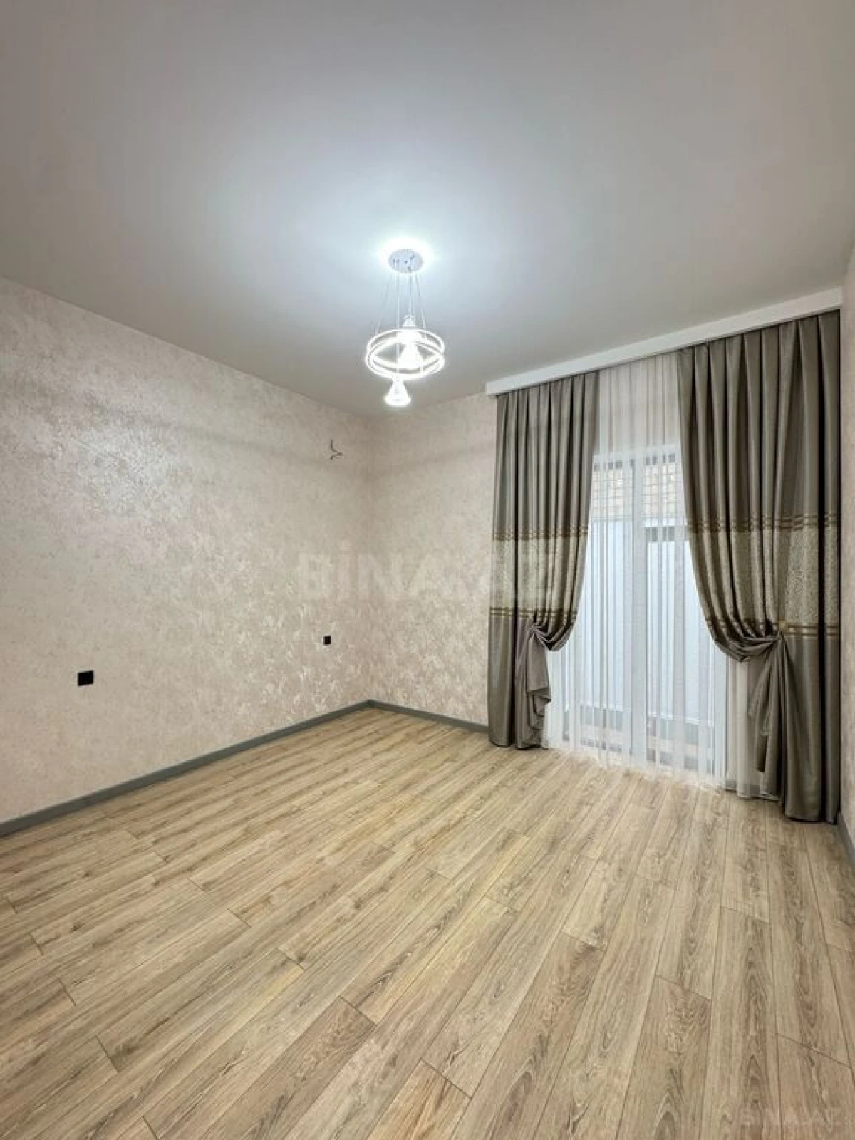 Satılır 4 otaqlı həyət evi 180 m²