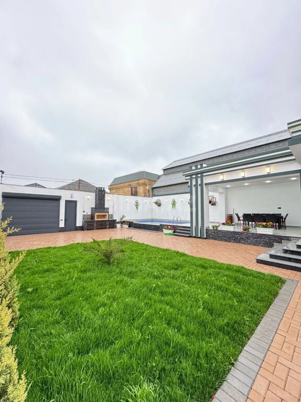 Satılır 4 otaqlı həyət evi 180 m²