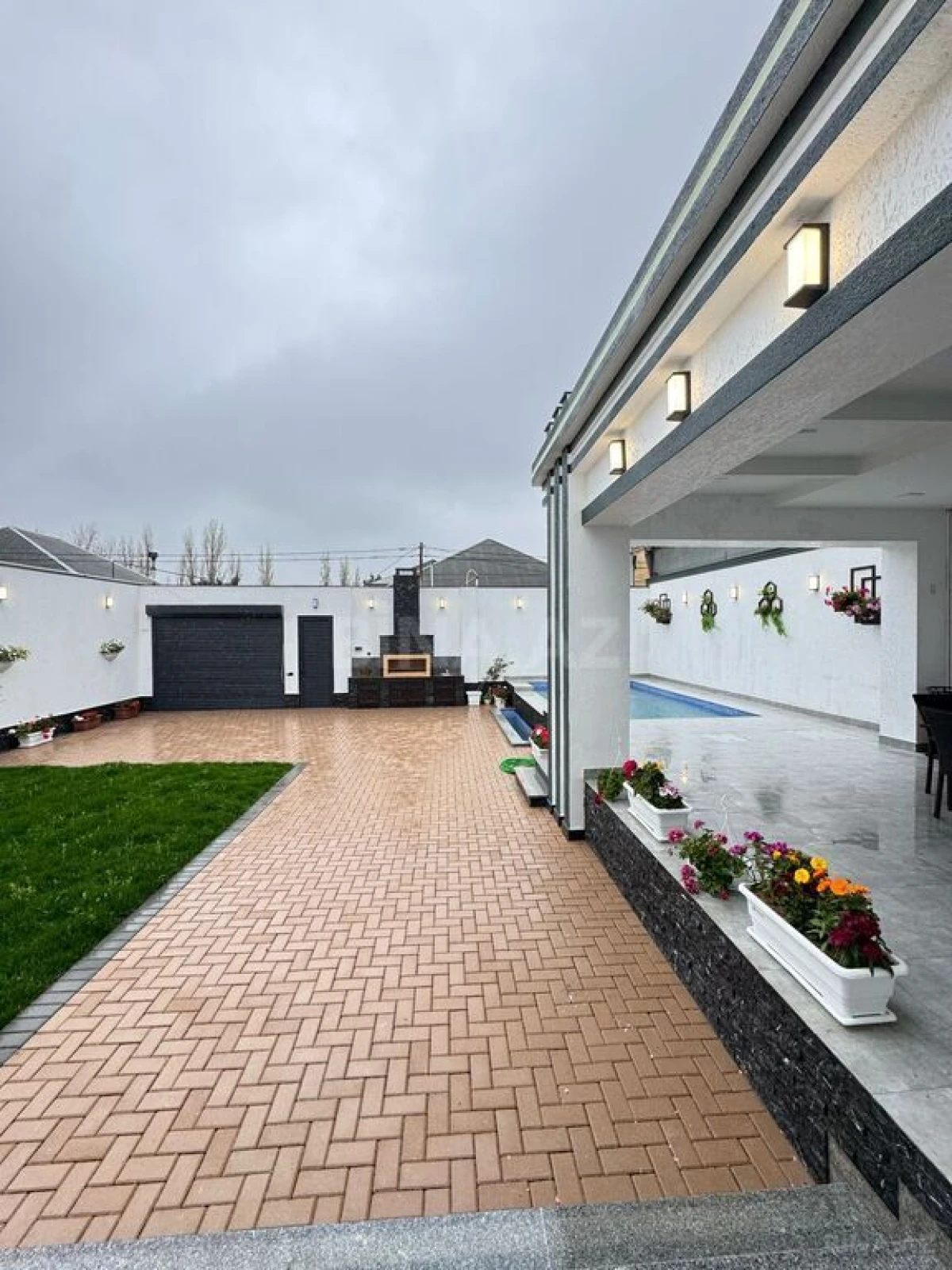 Satılır 4 otaqlı həyət evi 180 m²