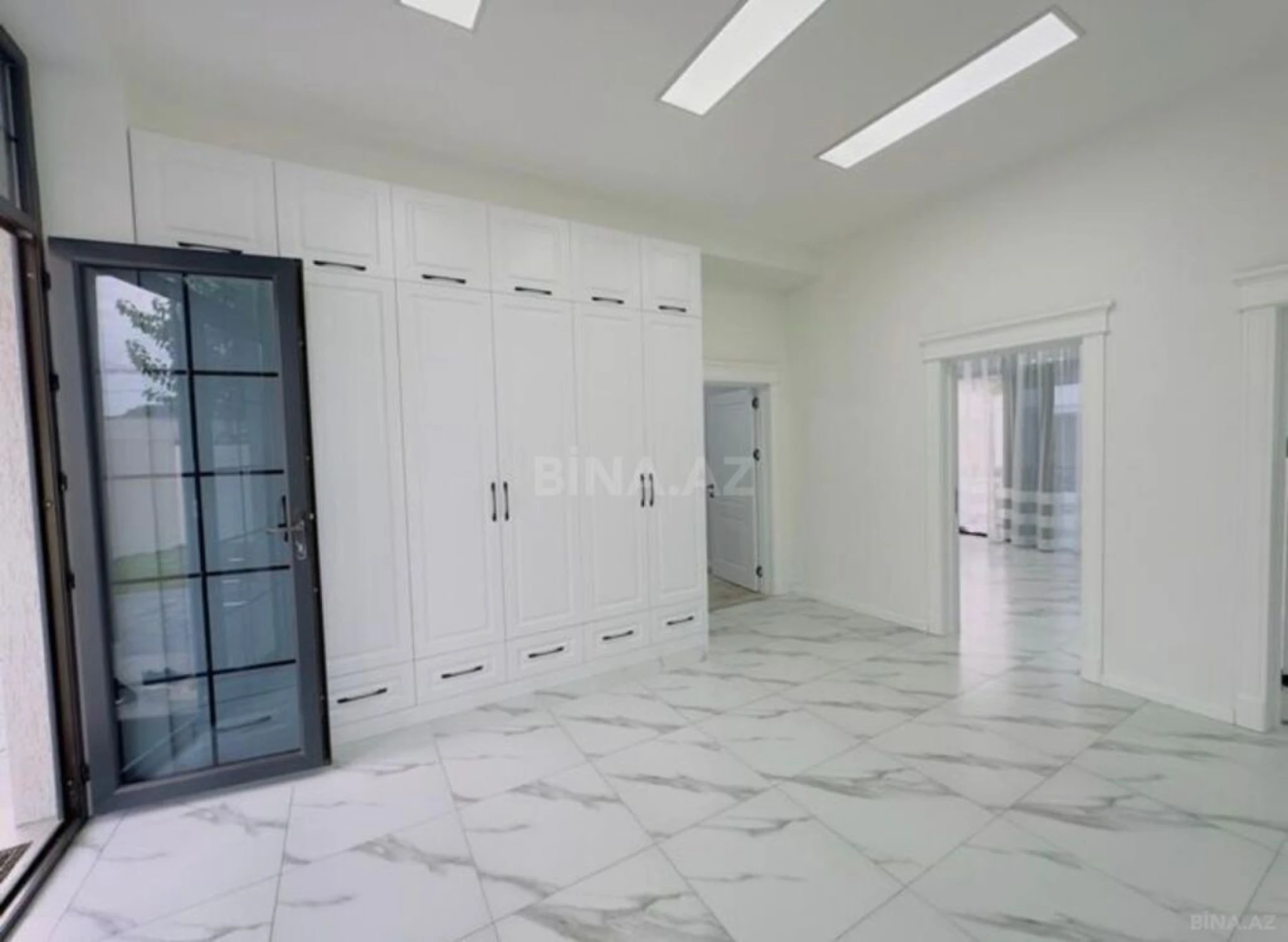 Kirayə verilir 5 otaqlı həyət evi 250 m²