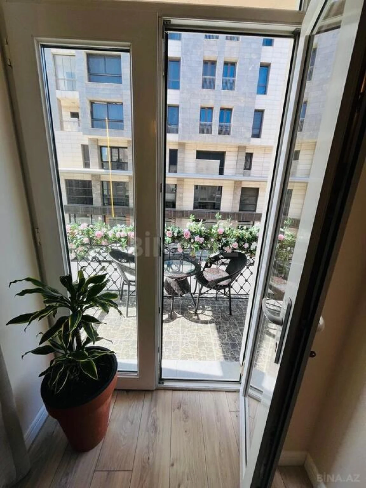 Kirayə verilir 4 otaqlı mənzil 80 m²