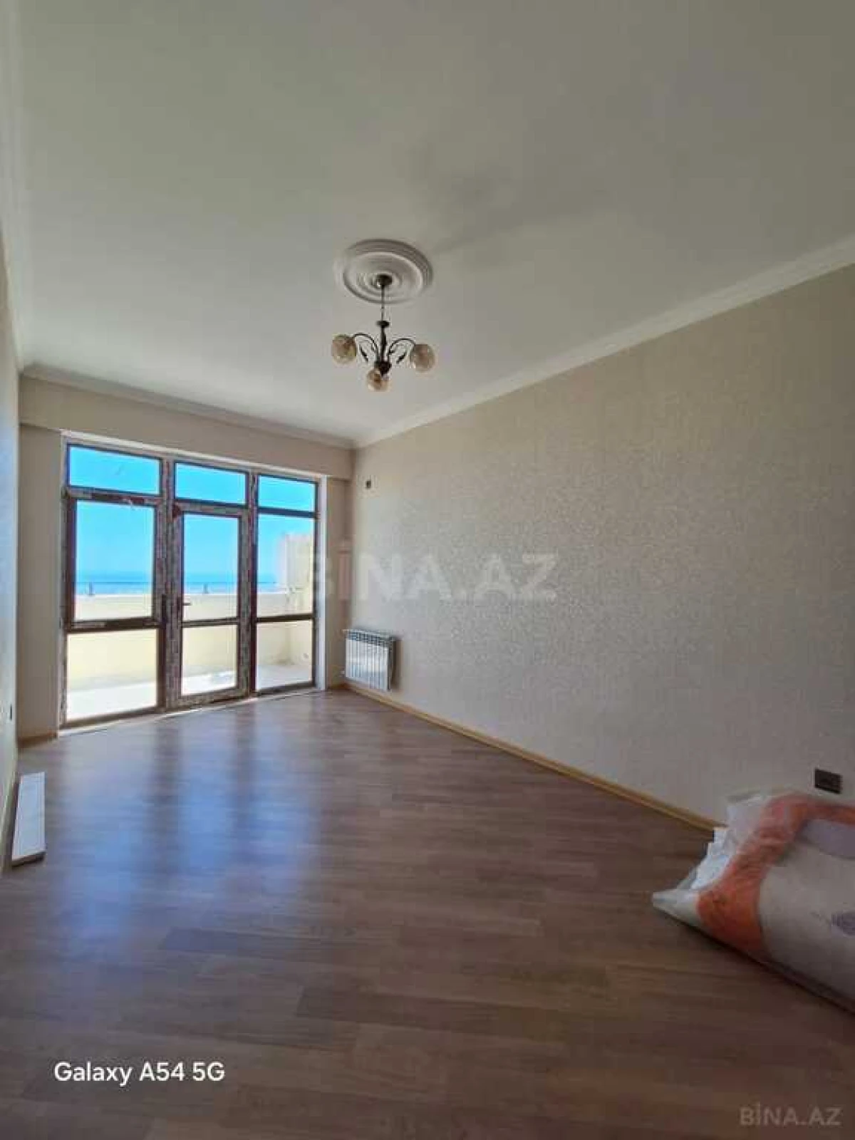 Satılır 2 otaqlı mənzil 150 m²