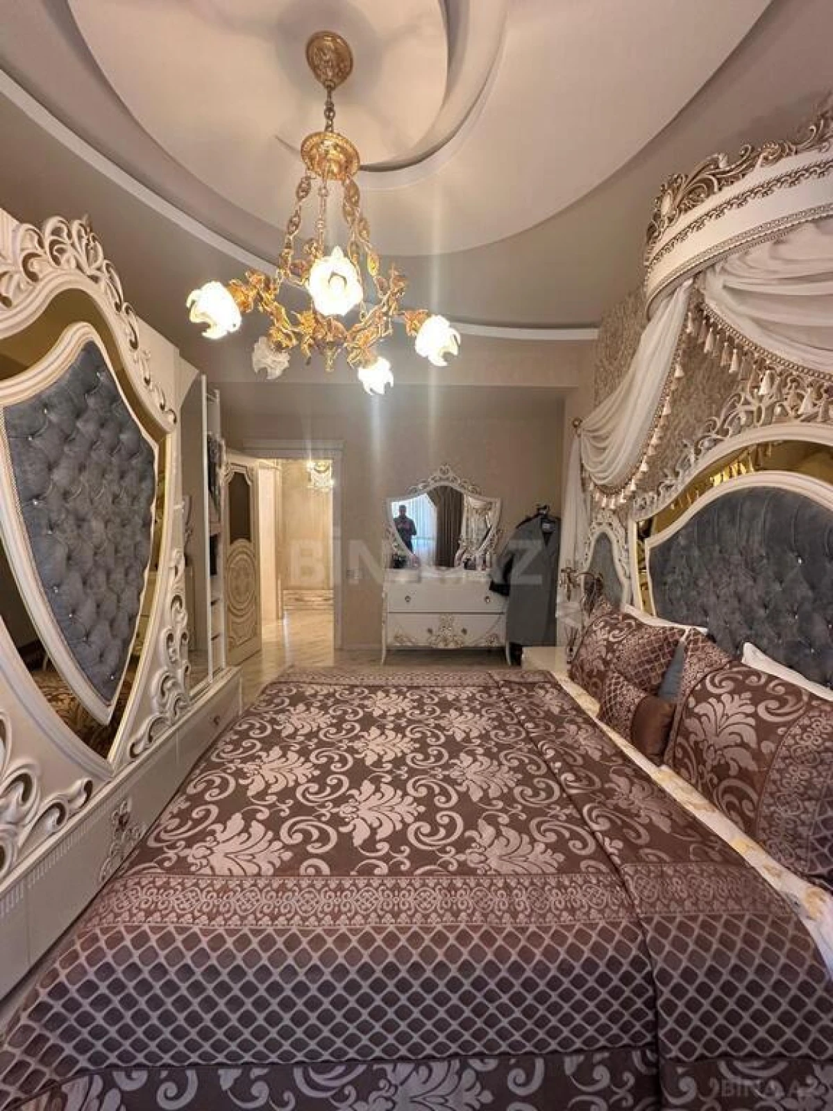 Satılır 4 otaqlı mənzil 150 m²