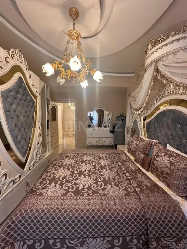 Satılır 4 otaqlı mənzil 150 m²