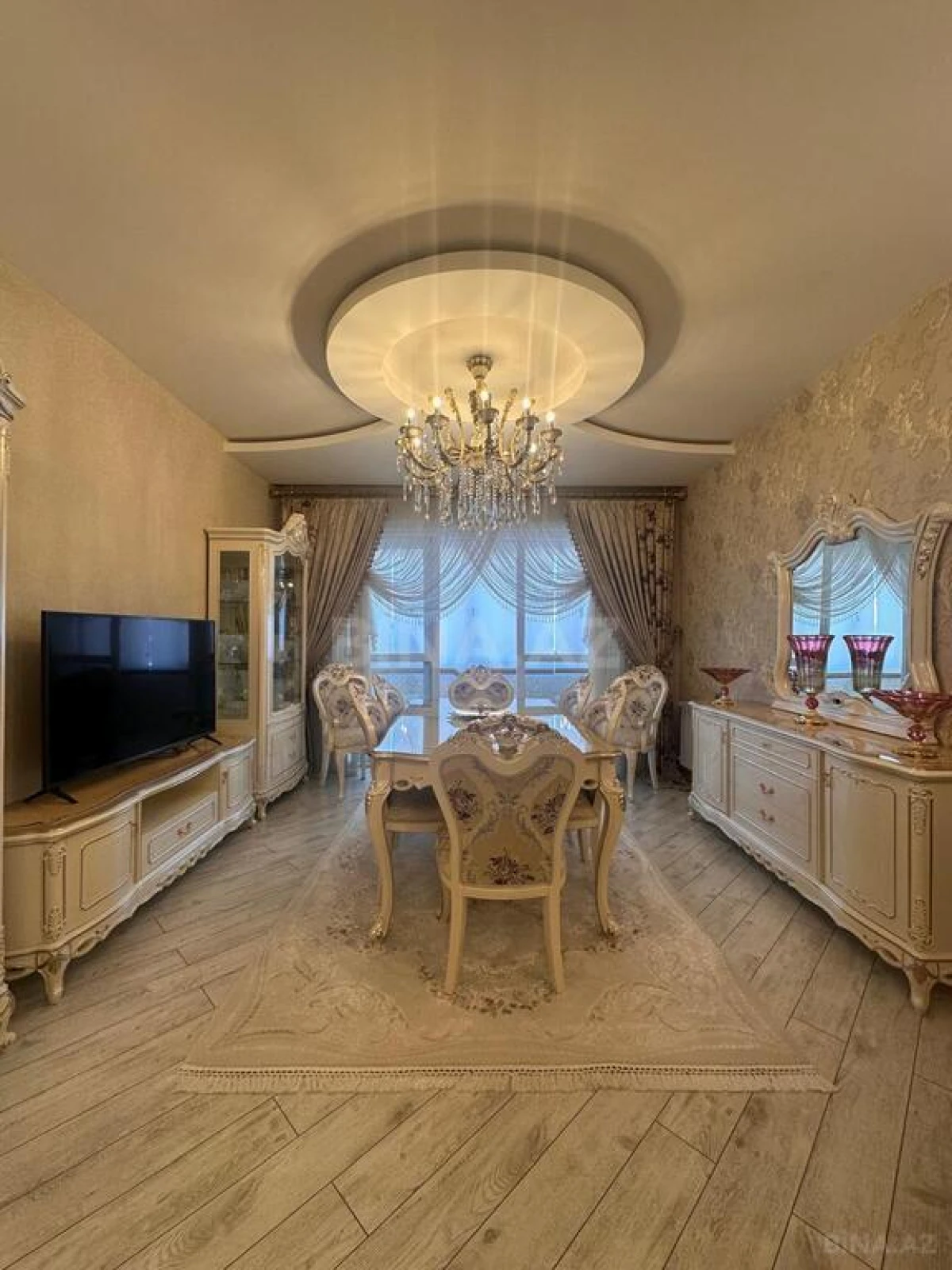 Satılır 4 otaqlı mənzil 150 m²