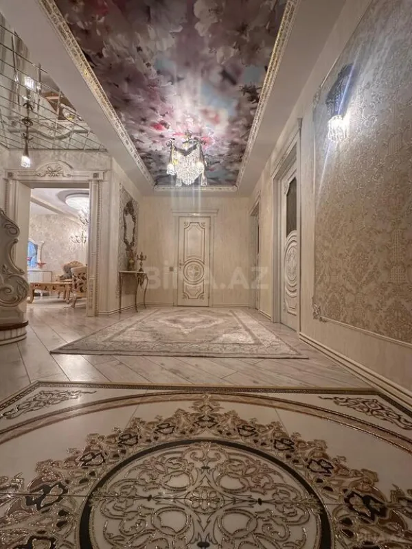 Satılır 4 otaqlı mənzil 150 m²