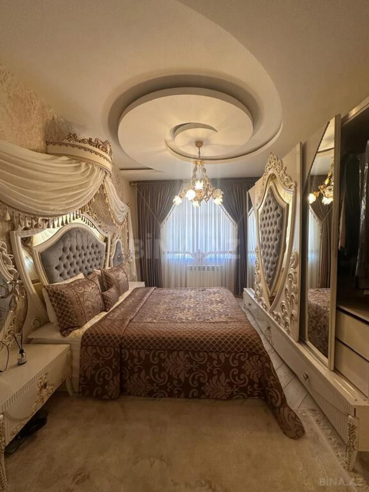 Satılır 4 otaqlı mənzil 150 m²