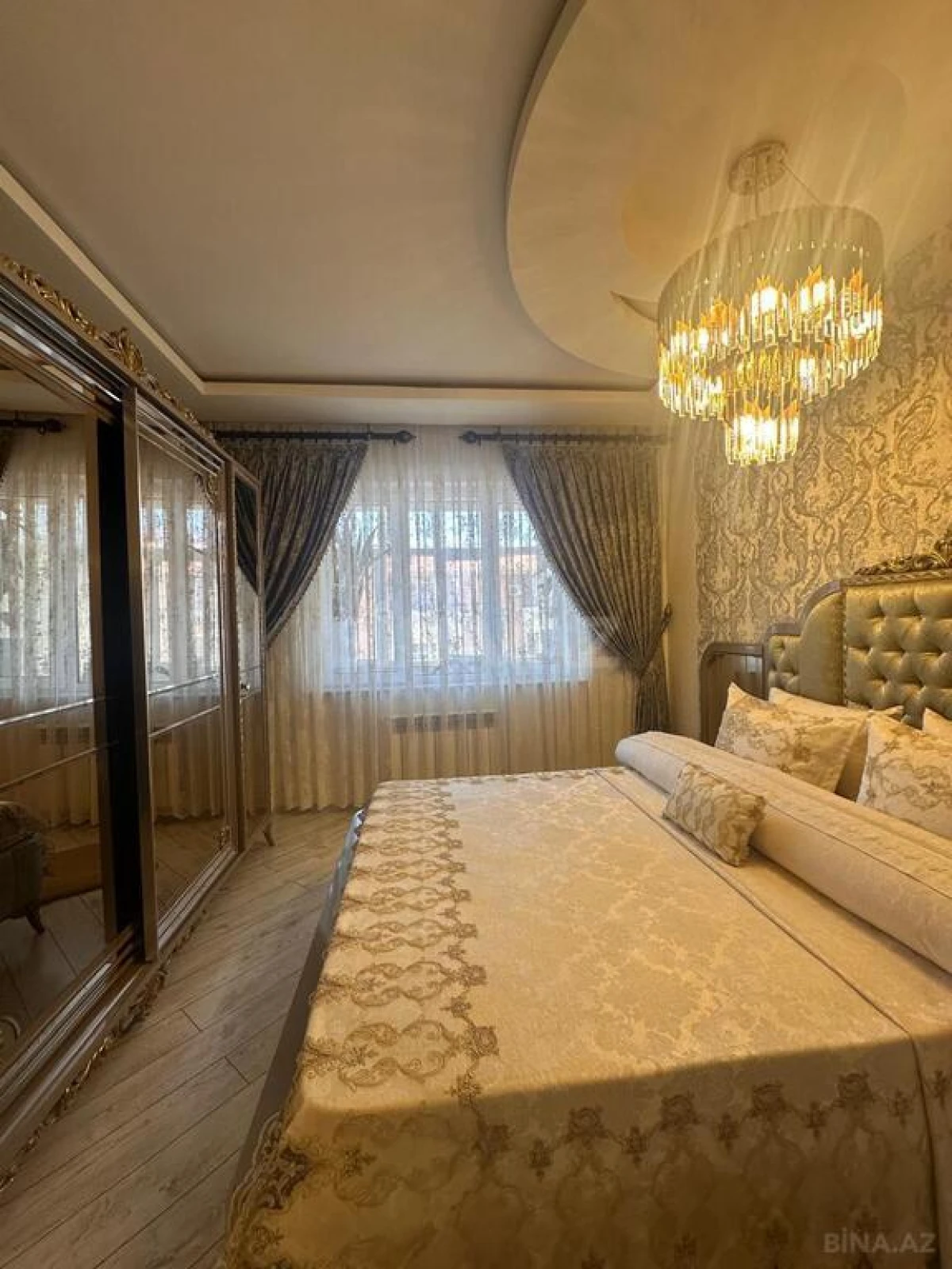 Satılır 4 otaqlı mənzil 150 m²