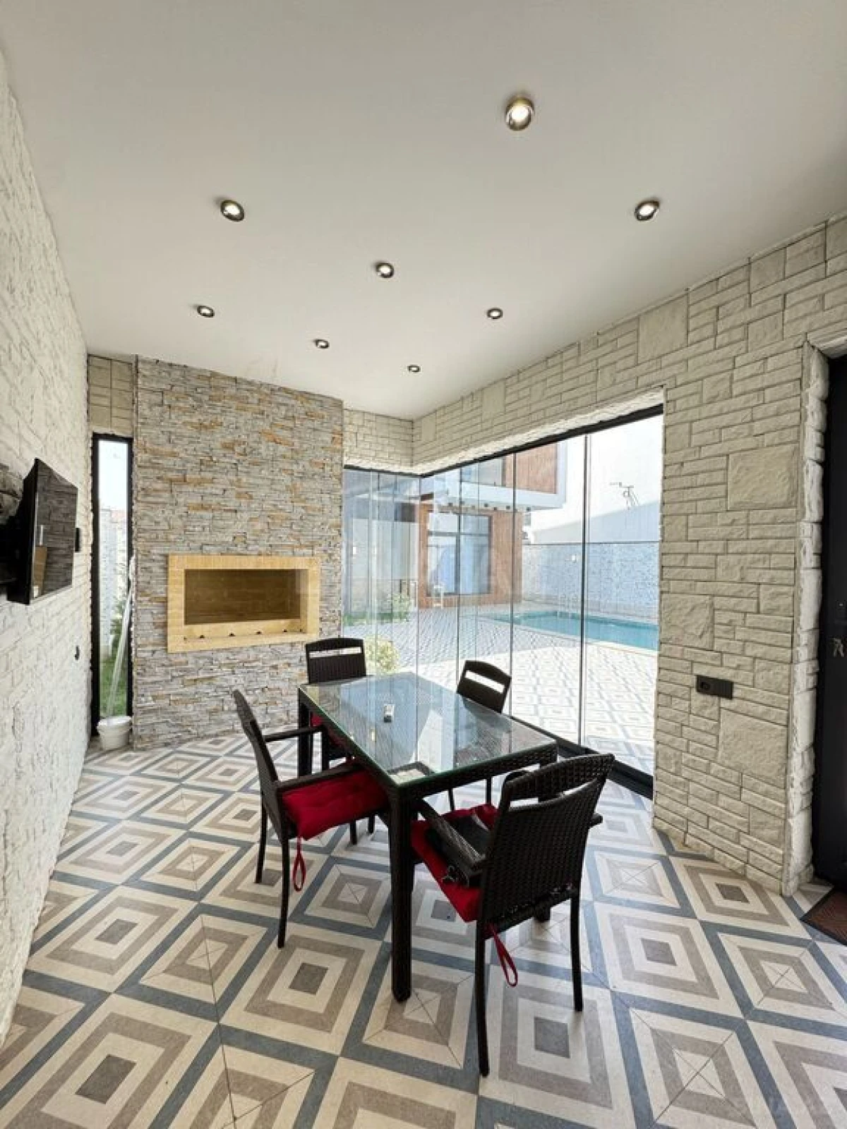 Satılır 4 otaqlı həyət evi 260 m²