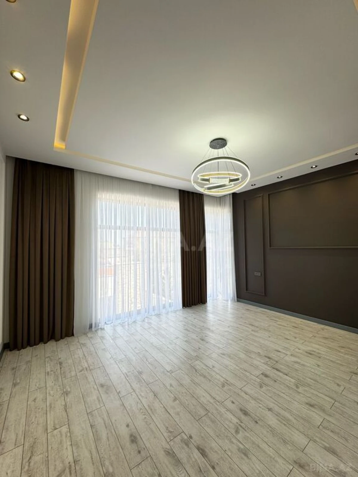 Satılır 4 otaqlı həyət evi 260 m²