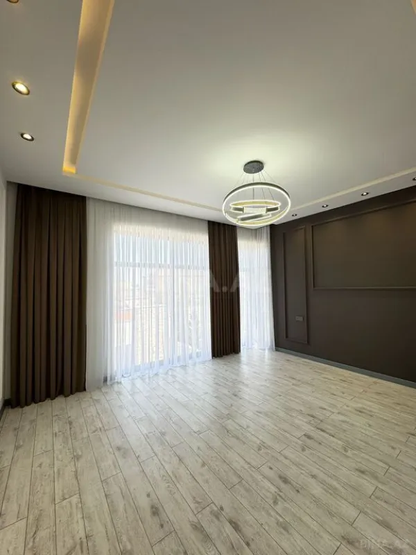 Satılır 4 otaqlı həyət evi 260 m²