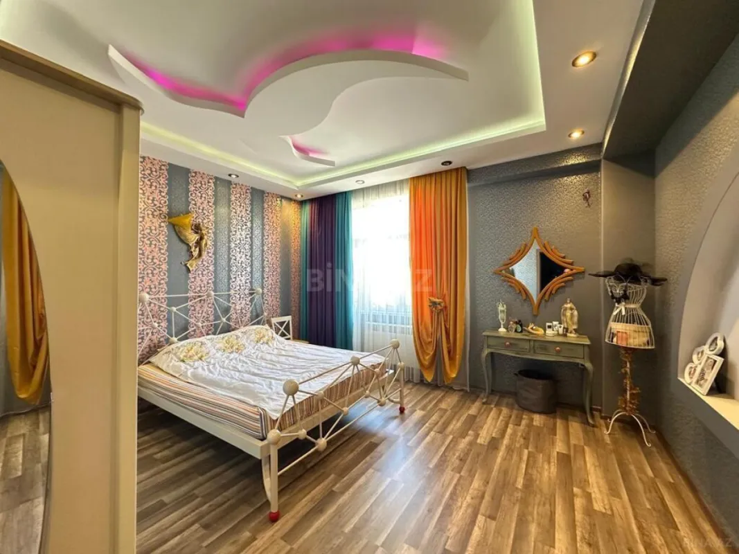 Satılır 2 otaqlı mənzil 85 m²