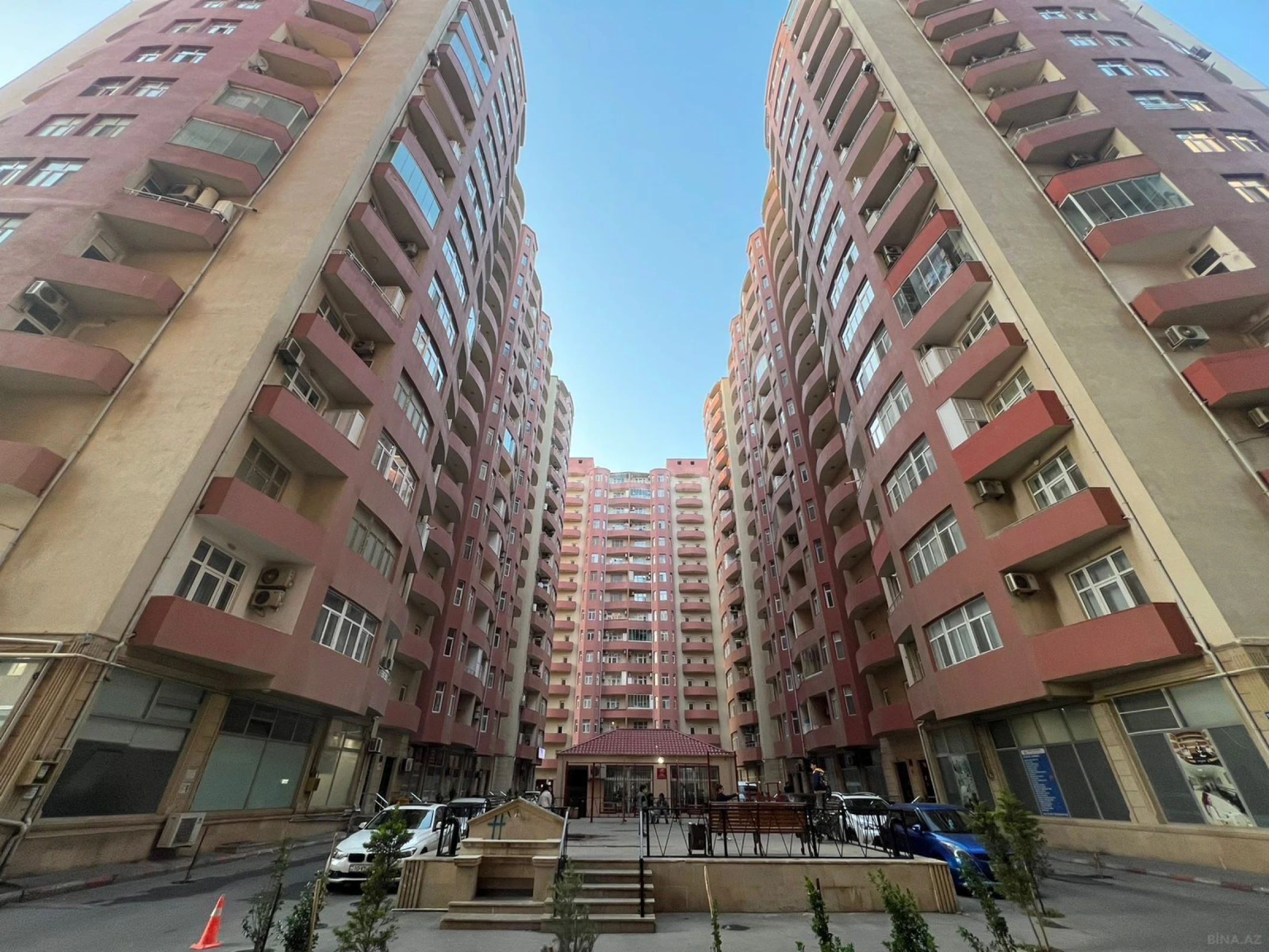 Satılır 2 otaqlı mənzil 85 m²