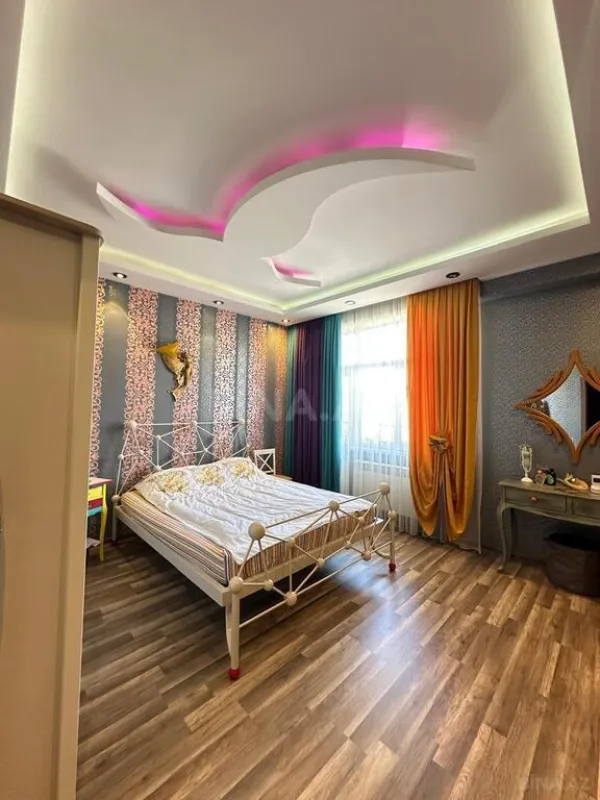 Satılır 2 otaqlı mənzil 85 m²