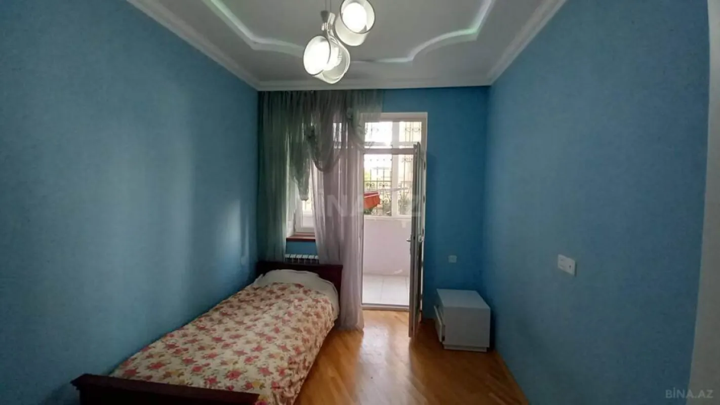 Satılır 4 otaqlı mənzil 210 m²